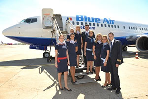 Crew van Blue Air, de lowcost prijsvechter van Roemenie Crew van Blue Air, de prijsvechter van Roemenië. Vlieg goedkoop naar Boekarest.